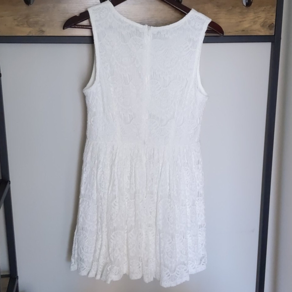 Beautiful White Lace Dress size Large - Picture 2 of 8
